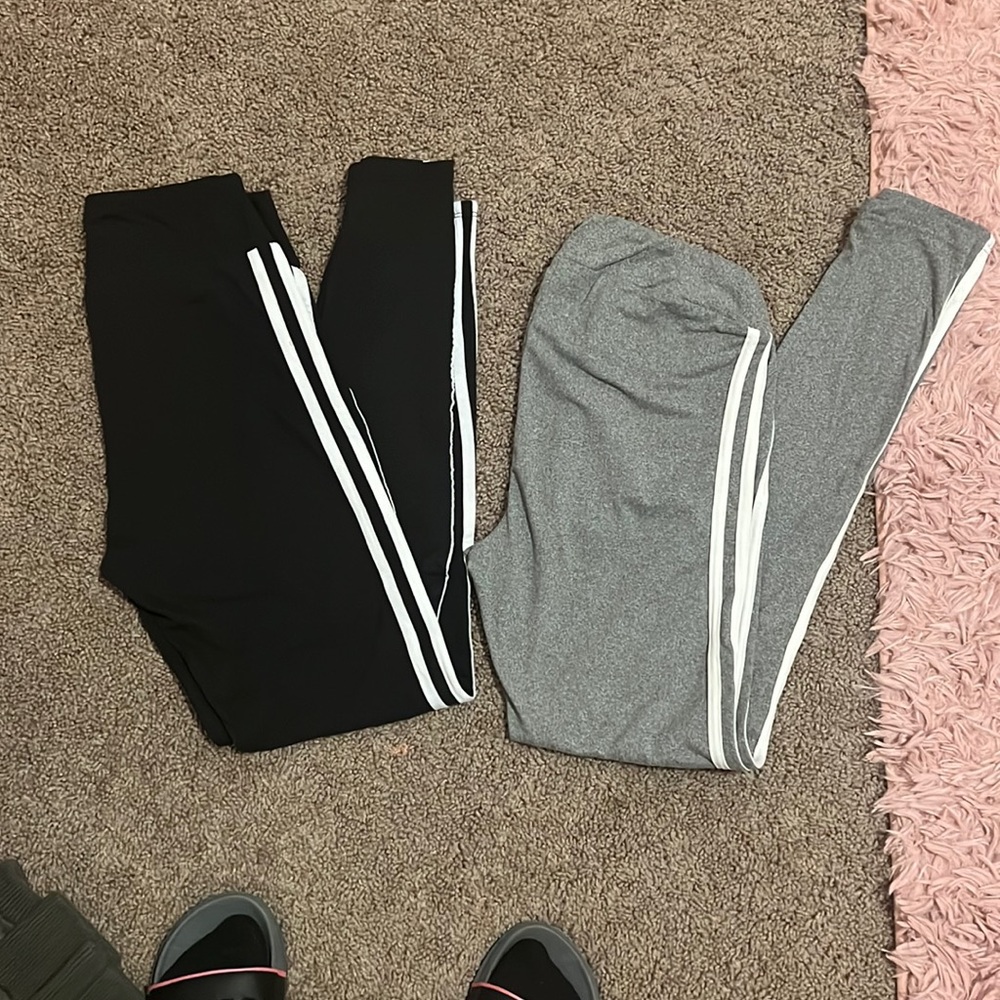 RUE 21 strip down the sides